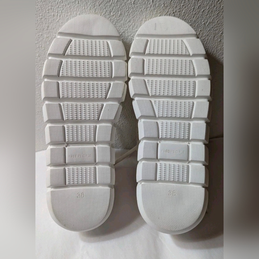 Free People Sneakers Shoes Catch Me If You Can Crochet Flower Women's Sz 7.5 NEW - Picture 10 of 12